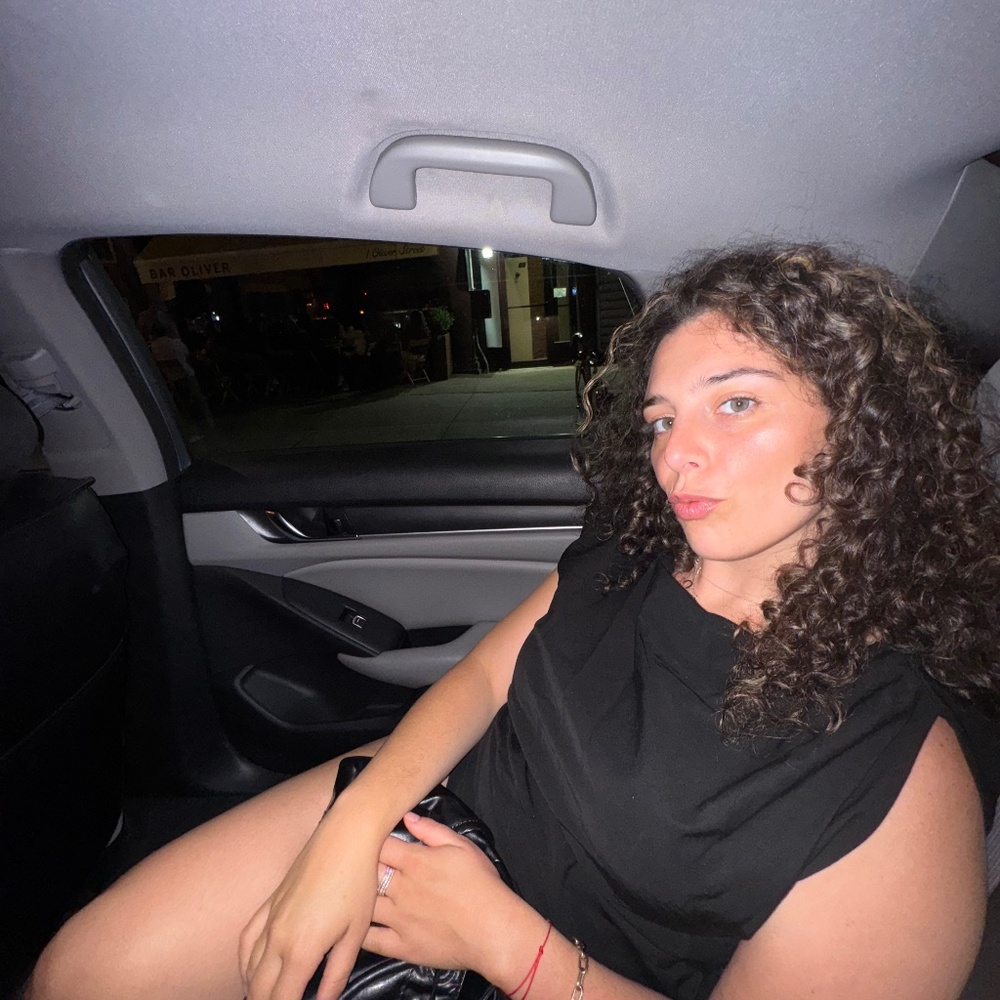 Meet your Posher, Sarina